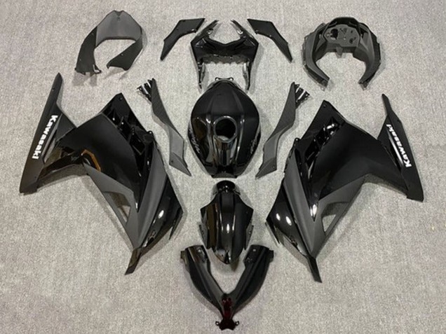 Acquista Carena Moto Kawasaki EX300 2013-2024 - Nero Lucido Nero Opaco
